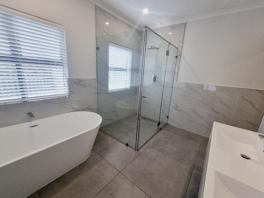 5 Bedroom Property for Sale in Sandown Western Cape